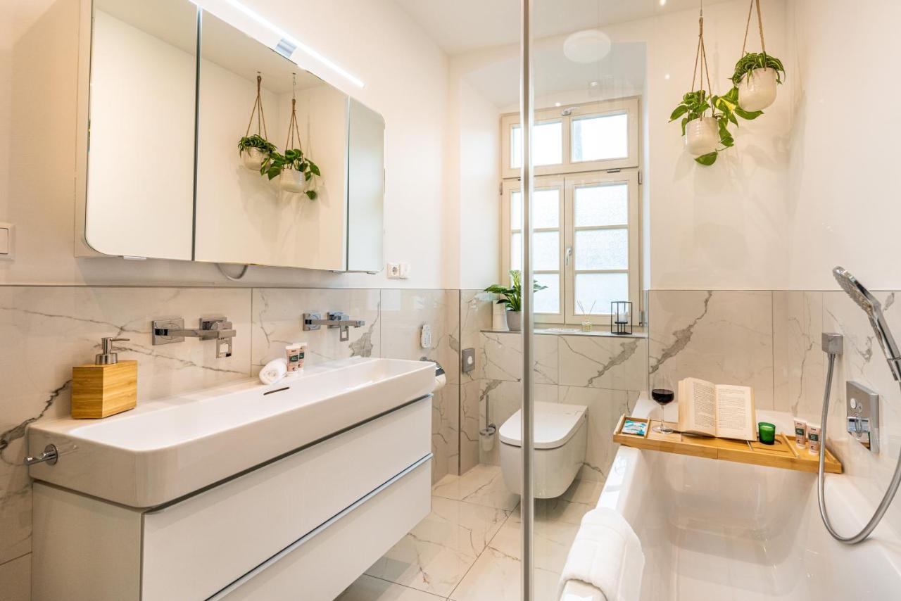 Vivid Luxury Apartment Ludwigsburg - Bluehendes Barock-Forum-Schloss-Modern エクステリア 写真